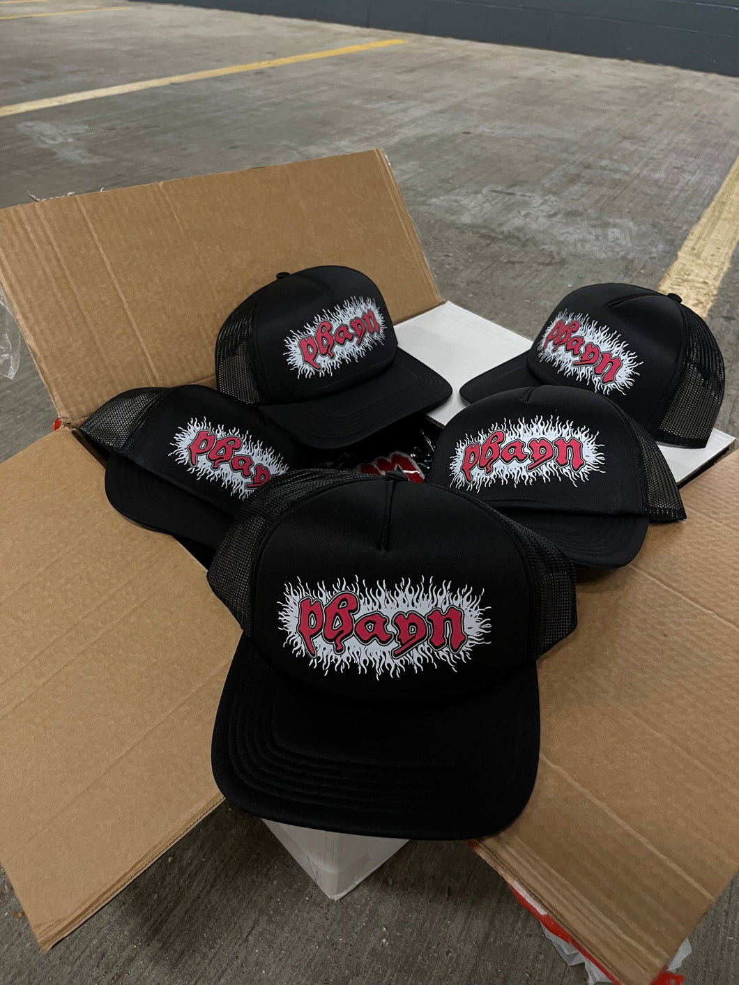 BLACK/RED TRUCKER CAP